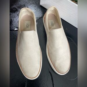 UGG Cream Loafers Slip-Ons Minimalist Design